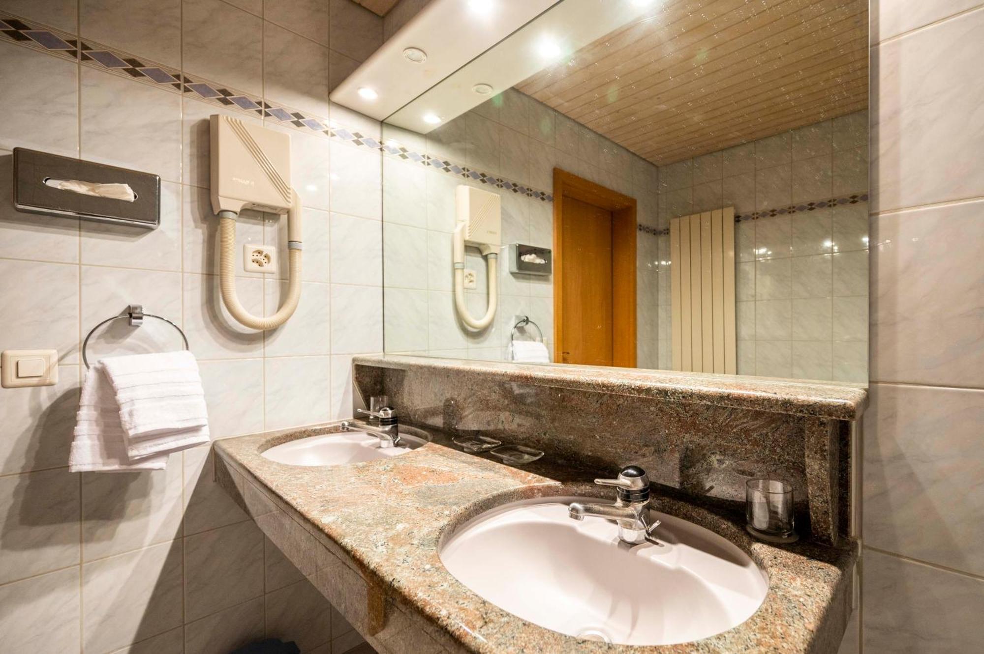 Hotel Restaurant Krone Aarberg Zewnętrze zdjęcie