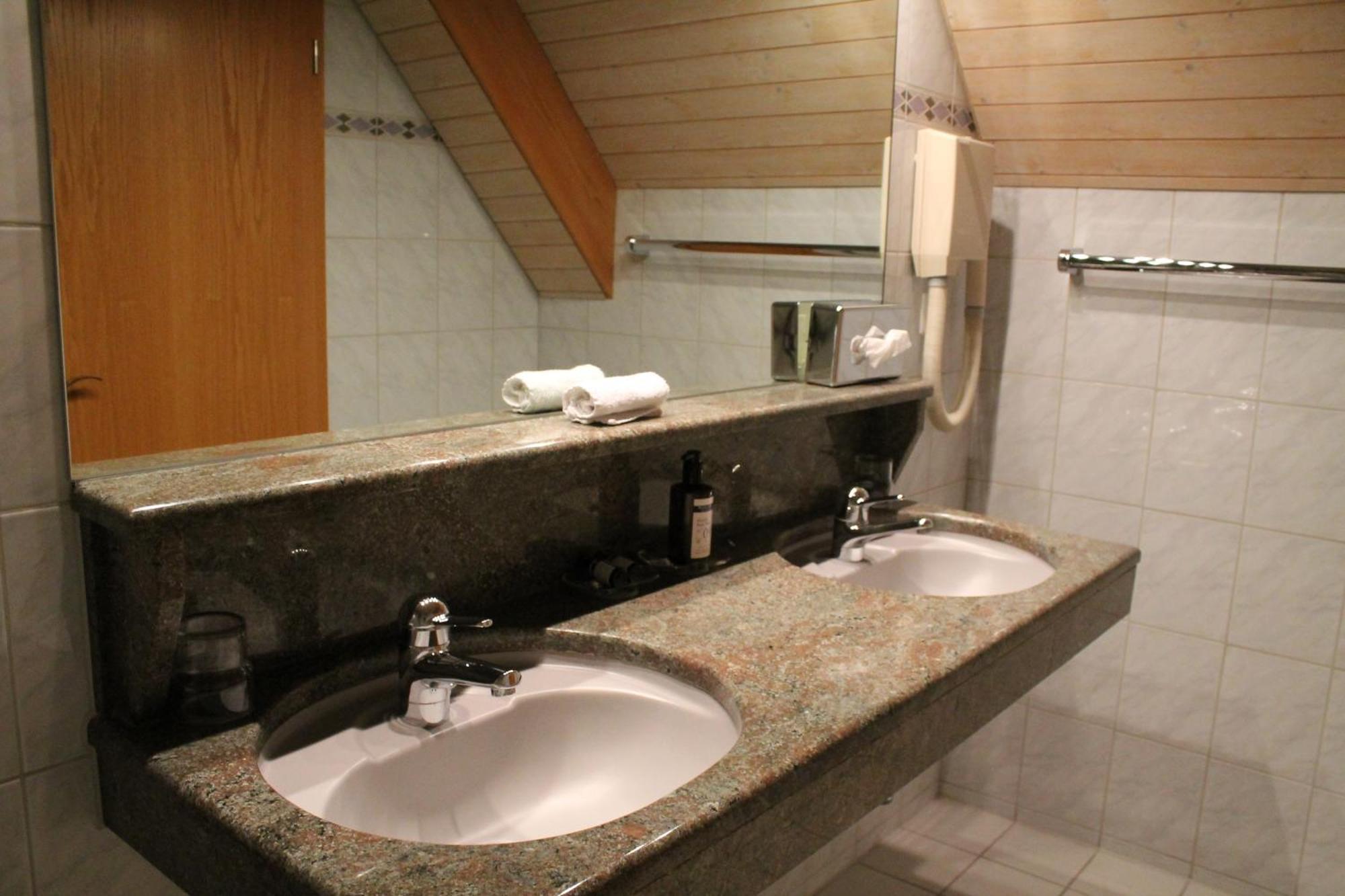 Hotel Restaurant Krone Aarberg Zewnętrze zdjęcie